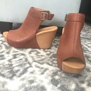 New without box Berit wedges, brown, sz 8M